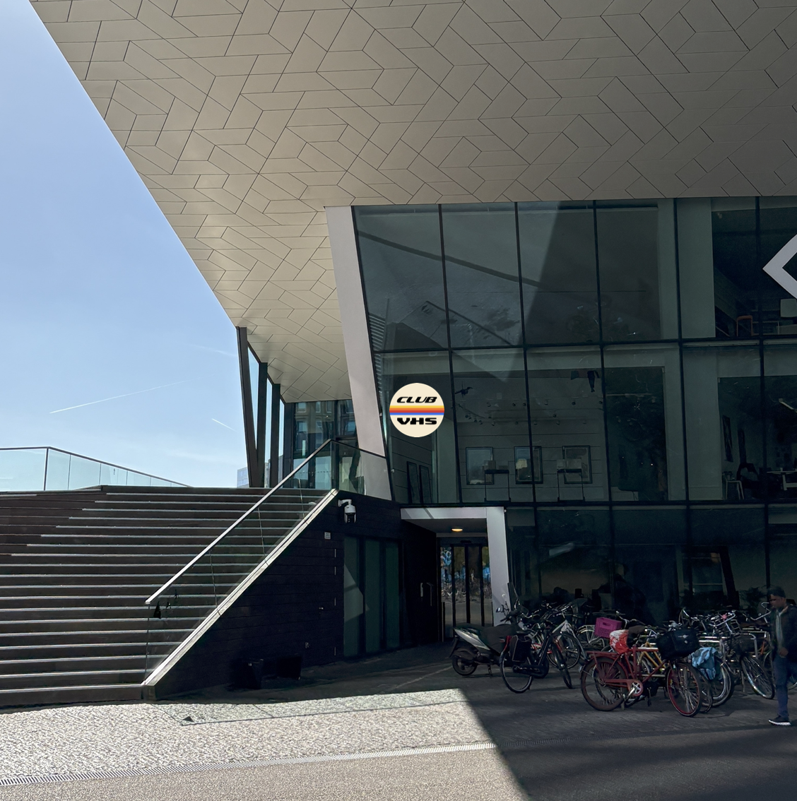 Eye Filmmuseum exterior met Club VHS